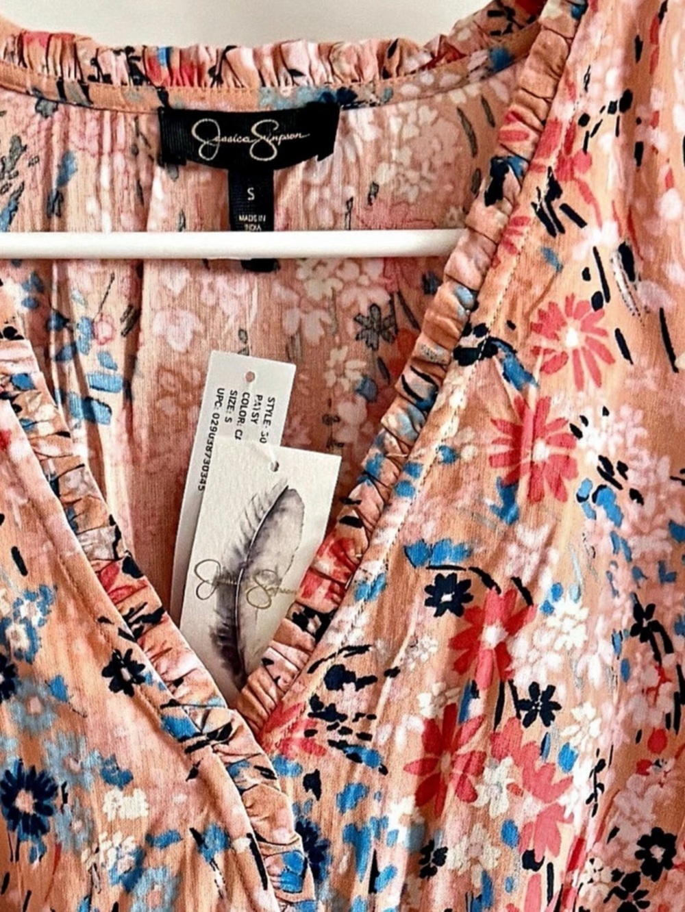 Jessica Simpson Floral top - Picture 2 of 6